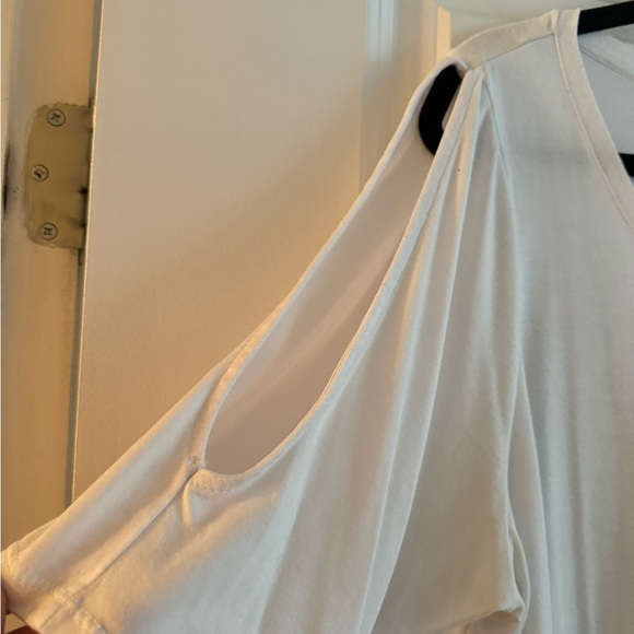 Plus Size 2X White T-Shirt - Picture 2 of 4